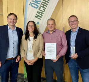 Naturschutzpreis für die Dorffreunde Glöttweng-Landensberg für die Naturwiese "Im Ecke"