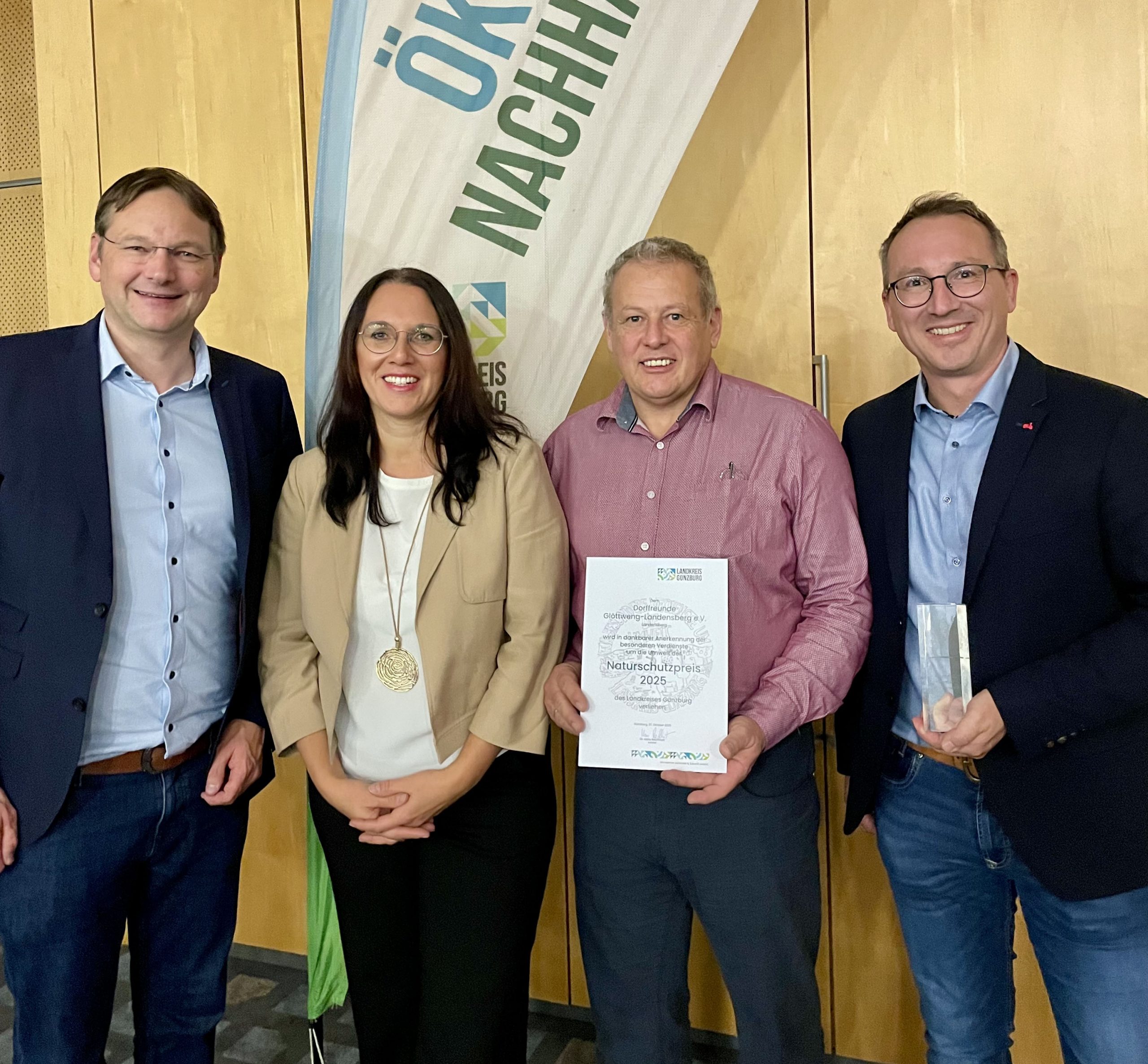 Naturschutzpreis für die Dorffreunde Glöttweng-Landensberg für die Naturwiese "Im Ecke"